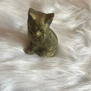 Vintage Brass Sitting Cat Figurine look gorgeous for decoration